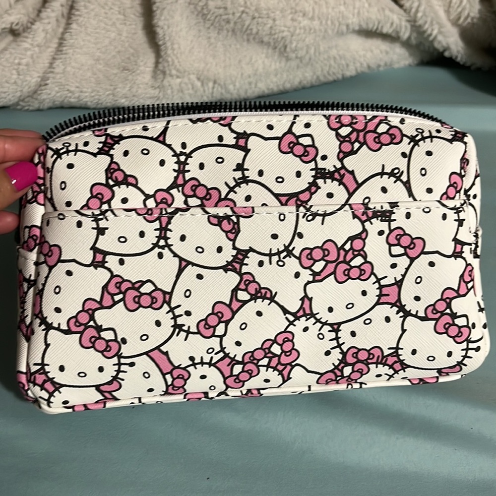 Hello kitty makeup bag - Picture 4 of 4